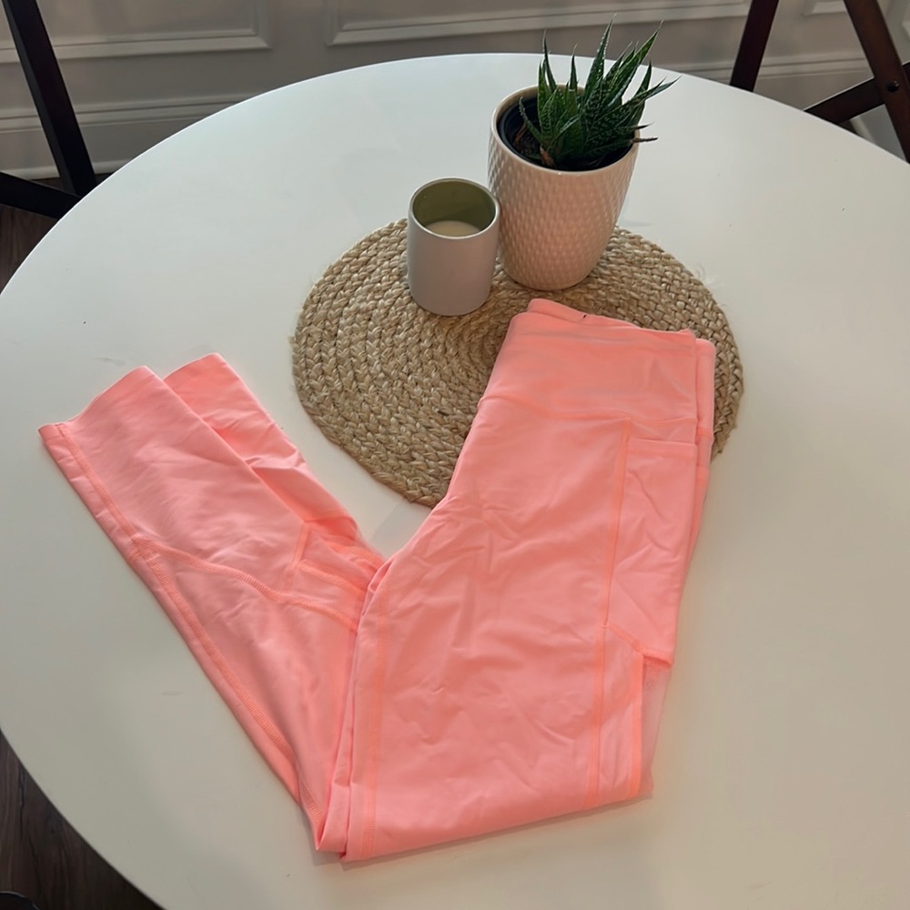 NWOT - Pink Victoria Secret M Leggins